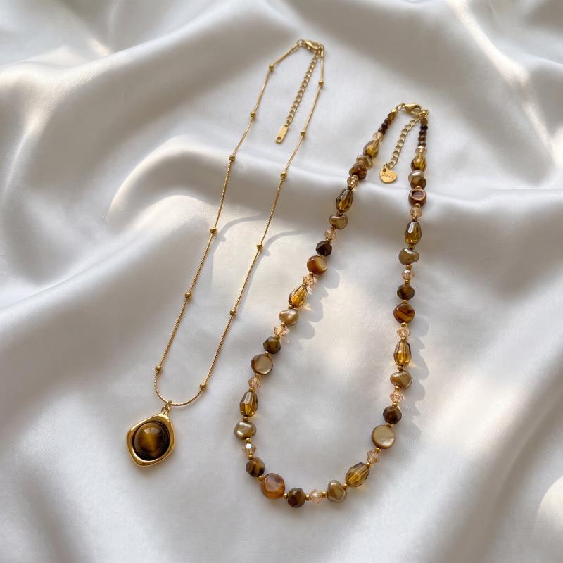 1011 autumn and winter new caramel color pendant necklace fashionable retro temperament versatile popular neck chain niche neck jewelry