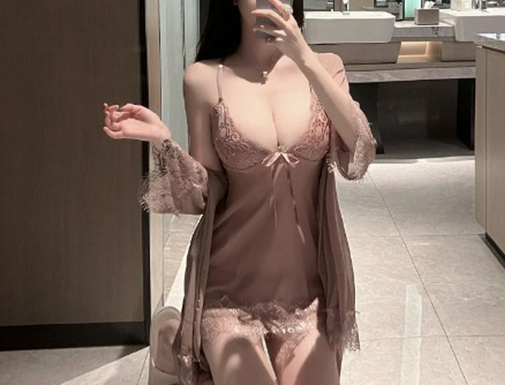 Ensemble de Lingerie en Dentelle Grande Taille 3 Pièces: Nuisette camisole d'été sexy en soie glacée transparente.