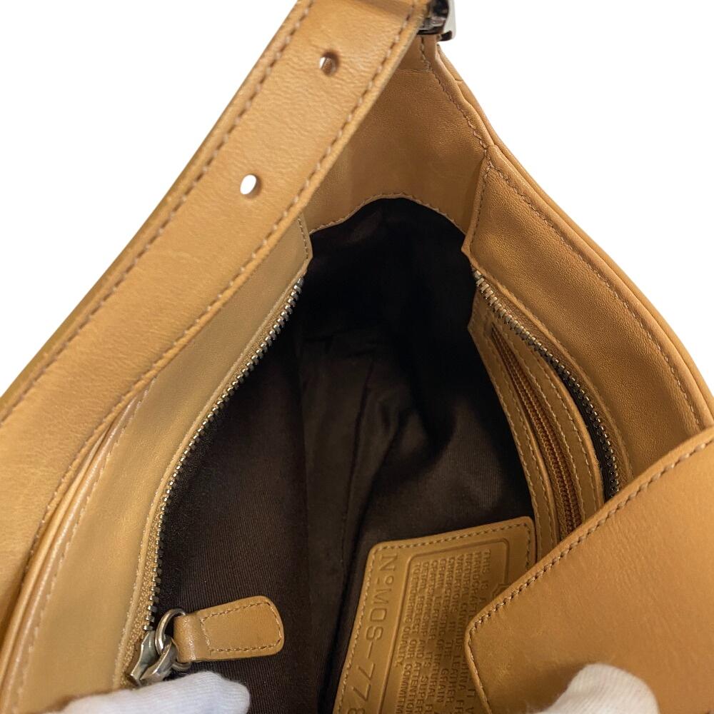 Coach 7789 Pouch Leather Shoulder Bag Beige Leather Women Used