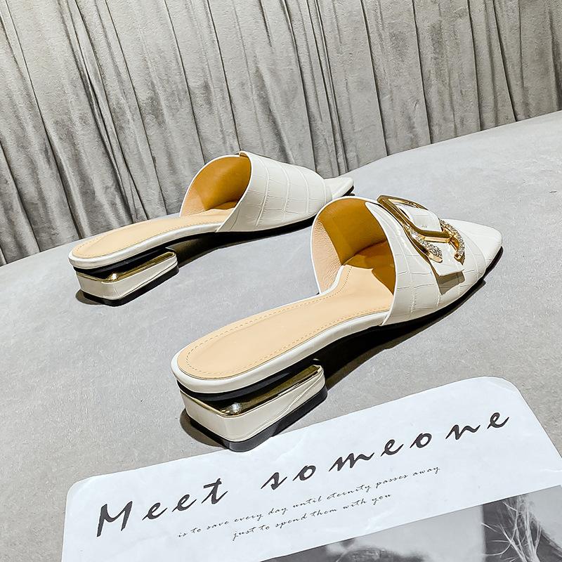 Móda 2024 léto dámská svrchní obuv pantofle britský styl kovová dekorace dámská ležérní obuv vysoký podpatek do práce a na chůzi 41-43