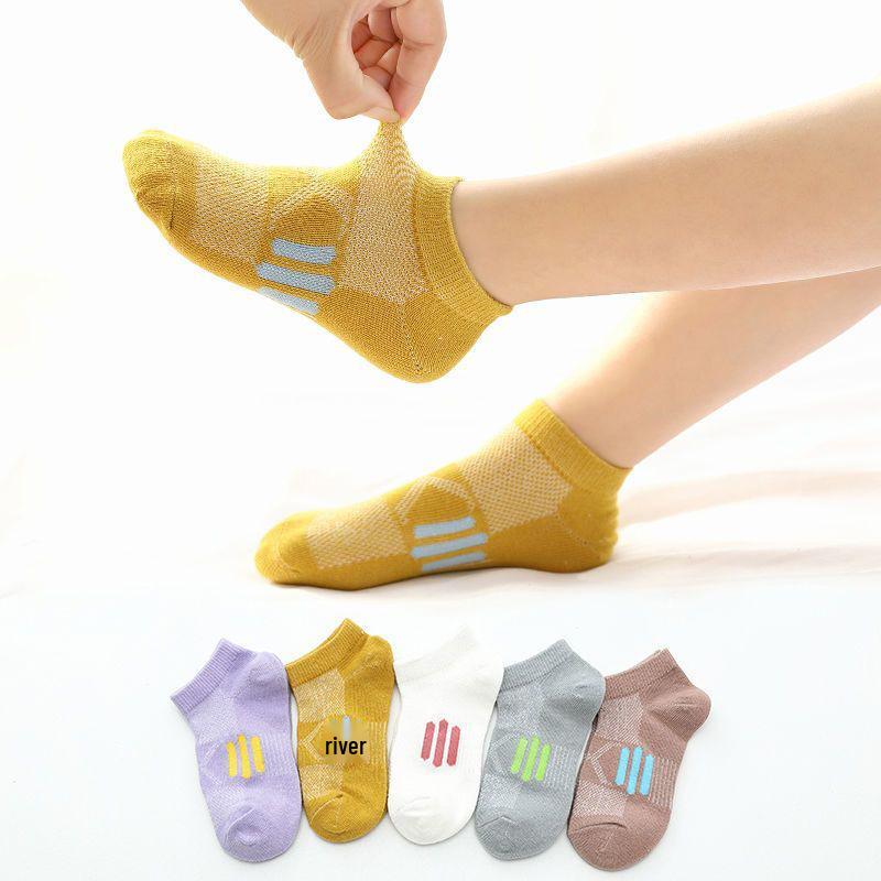 Breathable Cotton Mid-Calf Socks for Kids (1-15 Years), Anti-Odor, Cute Design for Boys and Girls, Ideal for Spring and Autumn.