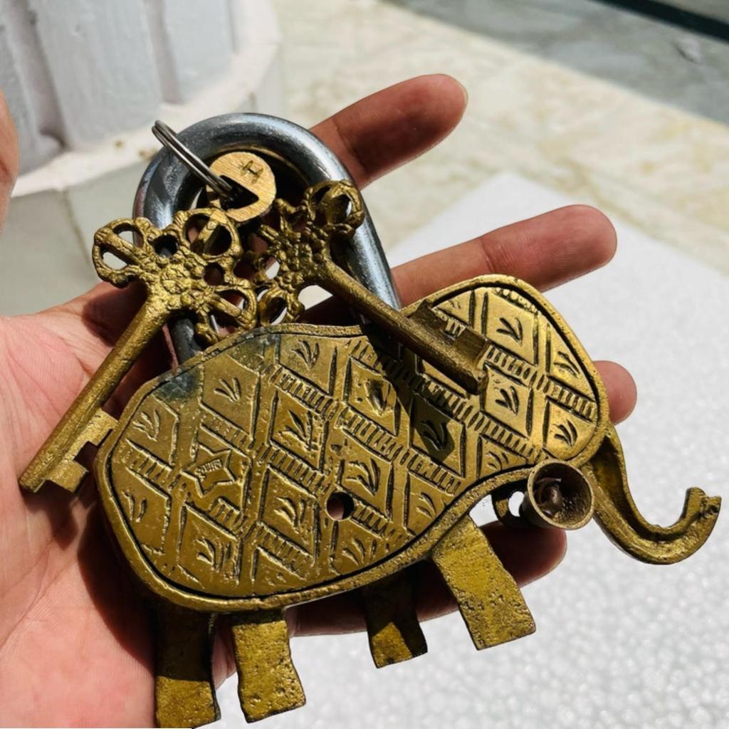 Lacăt Elefant din Alamă Lucrat Manual: Un design antic frumos pentru decorul casei și multe altele.