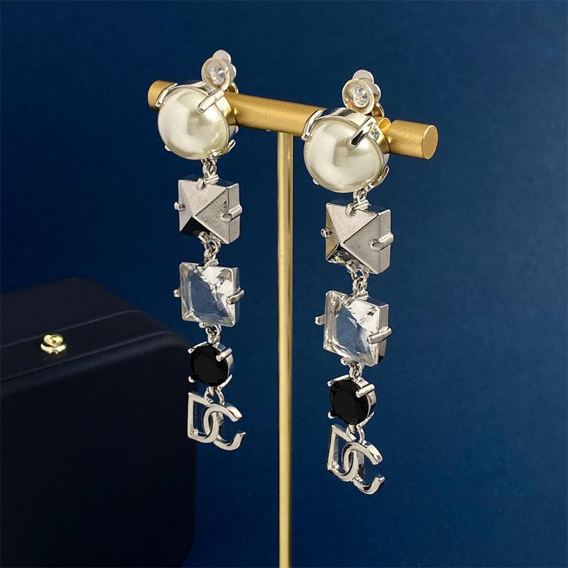 Light Luxury Medieval Earrings, Court Style Rivets, Square Diamonds, Round Diamonds Dg Letter Long Ear Clips, Earrings Without Piercings.