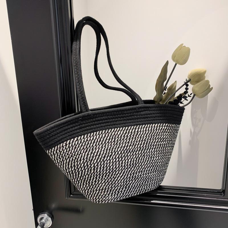 

2024 новая полосатая контрастная сумка через плечо из хлопчатобумажной нити женская модная ретро плетеная пляжная сумка модная сумка большой вместимости