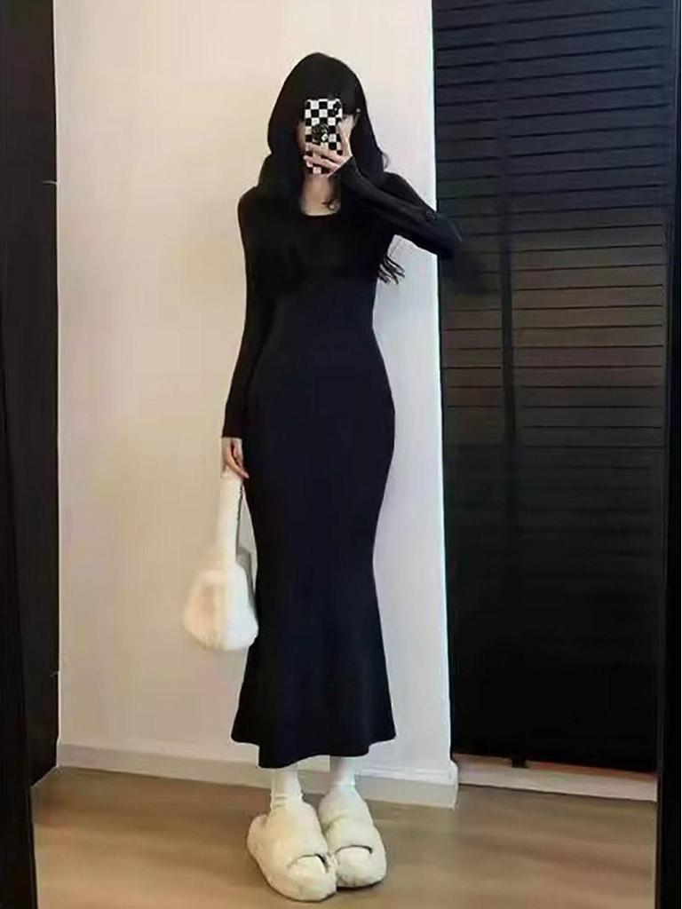 Women's Fleece-Lined Long Fishtail Dress - Pure & Sexy Style, Slimming Square Neck, Perfect for Autumn/Winter.