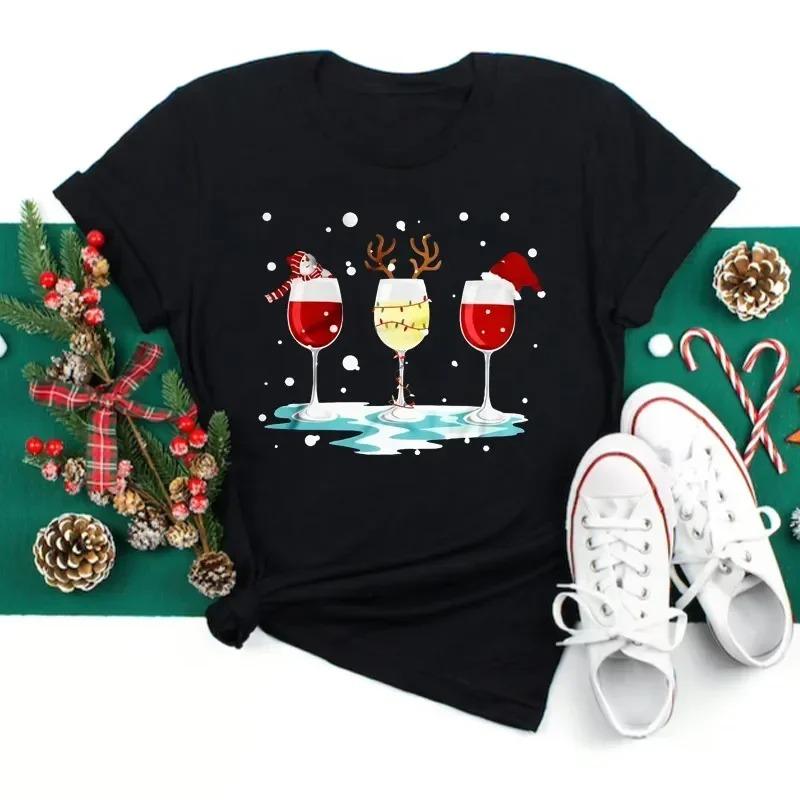T-shirt Graphique Mignon de Noël Avec des Éléments Amusants de Verre à Vin, Bonhomme de Neige, Chapeau de Père Noël Designs T-shirt Décontracté Élégant à Manches Courtes