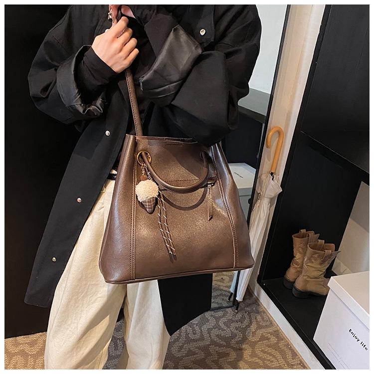 

Women s Large-Capacity Mother-and-Child Crossbody Tote - New High-End Textured Design Without Pendant коричневый