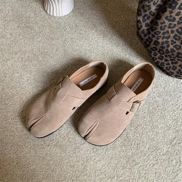 Мода 2024 Весна Новые Ретро Замшевые Плоские Повседневные Лоферы Шапочки Мягкая Подошва Модные Туфли Без Застежек Для Женщин Обувь Для Женщин Размер 35-39 35 света загар 5879₽