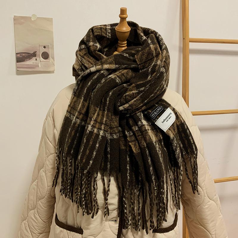 New Plaid Scarf for Women in Winter Thickened and Warm Retro Versatile High End Shawl and Scarf for Students Spring and Autumn