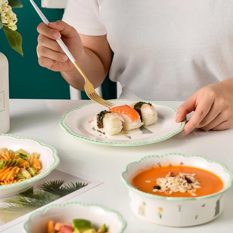 Ensemble d'assiettes et de bols en céramique dentelle européenne Ins Créatif Mignon Restaurant Hôtel Bol à salade Bols à soupe Assiettes à dîner Vaisselle de table pour la maison