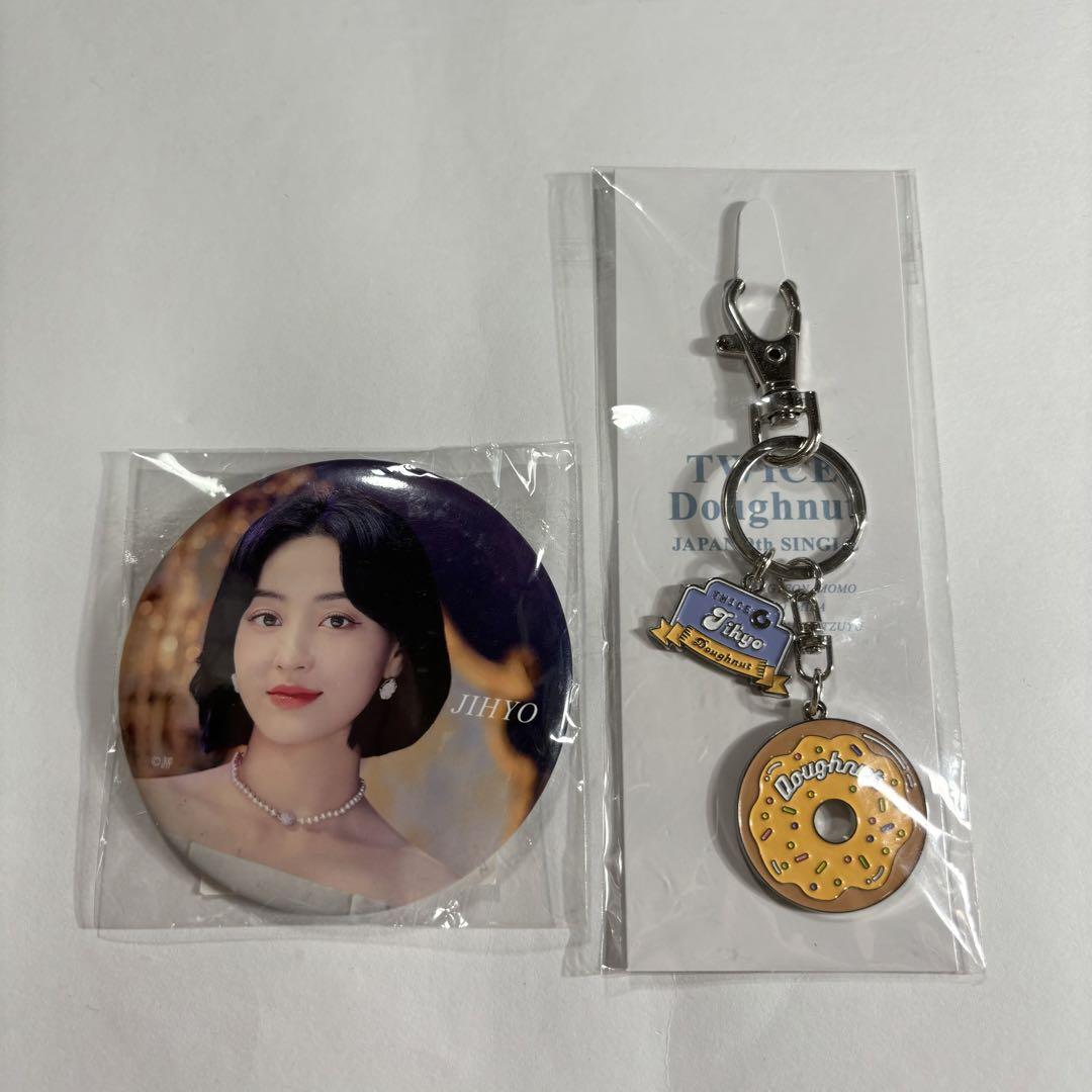 

[USED] TWICE Jihyo doughnut can badge keychain