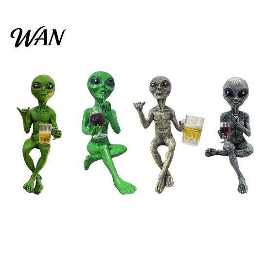 Patio Landscape Decoration Resin Alien with Beer Glass Figurine, Decorative Desktop Ornament, Creative Table Exquisite Hand Carved Statue for