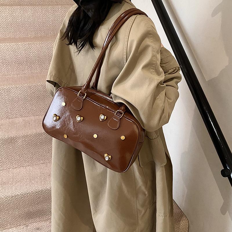 2025 Winter New Mori High-value Retro Rivets Large-capacity Tote Bag Lazy Wind Portable Shoulder Women's Bag
