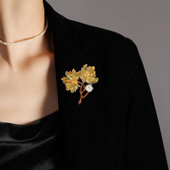Women Brooch Maple Shape Enamel Oil Dripping Faux Pearl Decor Retro Anti-slip Polished
