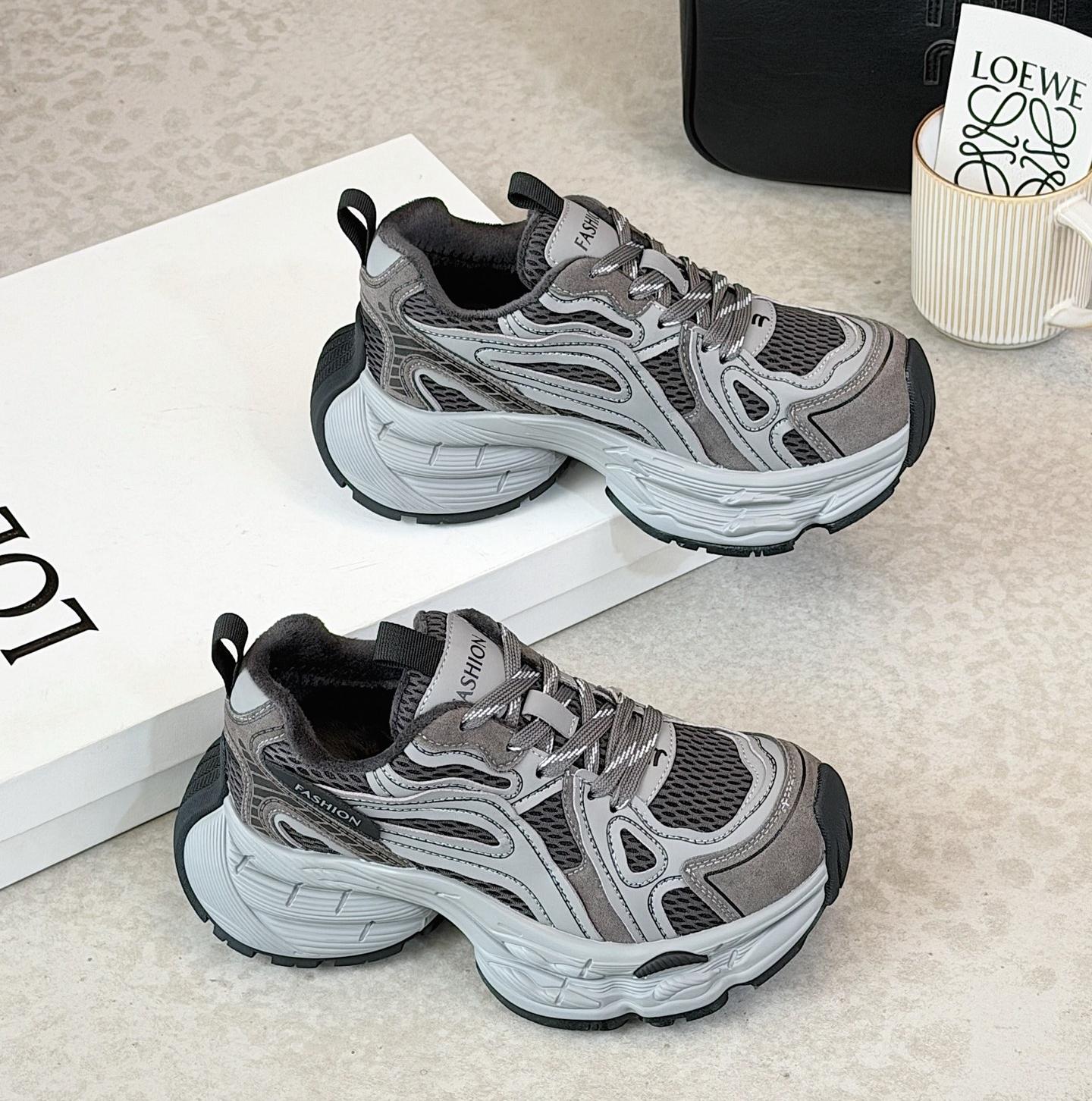 

Platform niche shoes women s autumn and winter versatile round head showing feet small velvet casual sports shoes 40