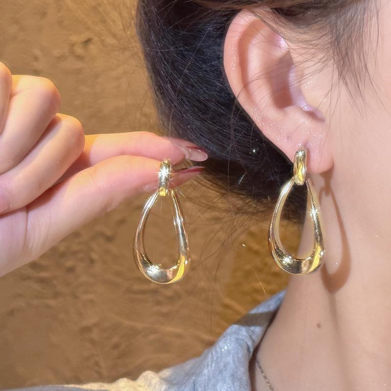 Simple retro Hong Kong style geometric water drop stud earrings fashionable personality atmosphere metal plain ring earrings elliptical ring earrings