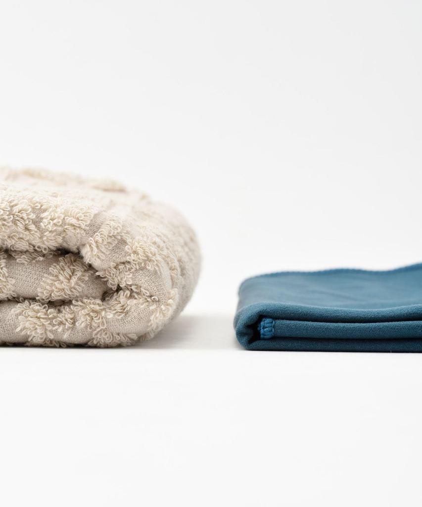 BRUNO MILESTO UTILITY Absorbent, Quick-Drying Travel Face Towel with Case, Navy, No Size, MLS928BLGR