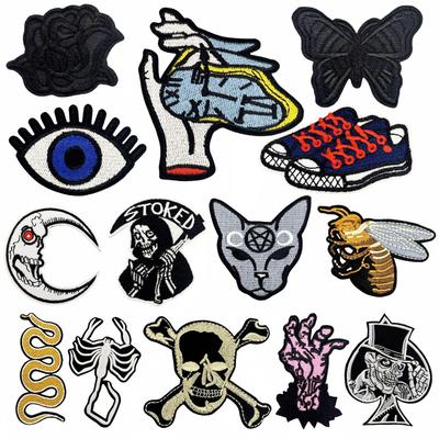 Toppa Decorativa Ricamata con Teschio Serie Punk per Abbigliamento