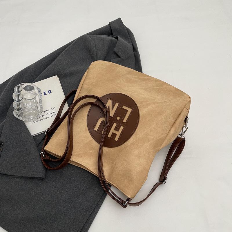 Dámská crossbody taška 2025 podzim a zima nová módní batoh s velkou kapacitou studentská dojížděcí ramenní tote taška