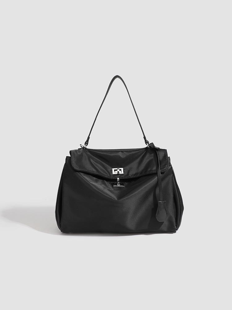 Women's High-Capacity Black Messenger Tote - Autumn/Winter 2024 Fashionable Shoulder Bag for Commuting.