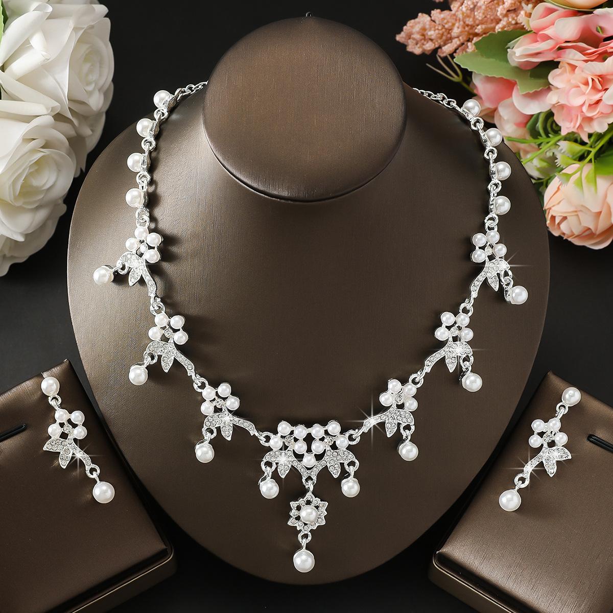 European and American Exaggerated Fashion Jewelry Retro Alloy Diamond-encrusted Multi-color Flower Bridal Necklace Earrings Set Dress Accessories 2026 45CM