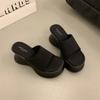 2025 summer new thick-soled small man wearing cool slippers women's fashion and comfort versatile height-increasing slippers women