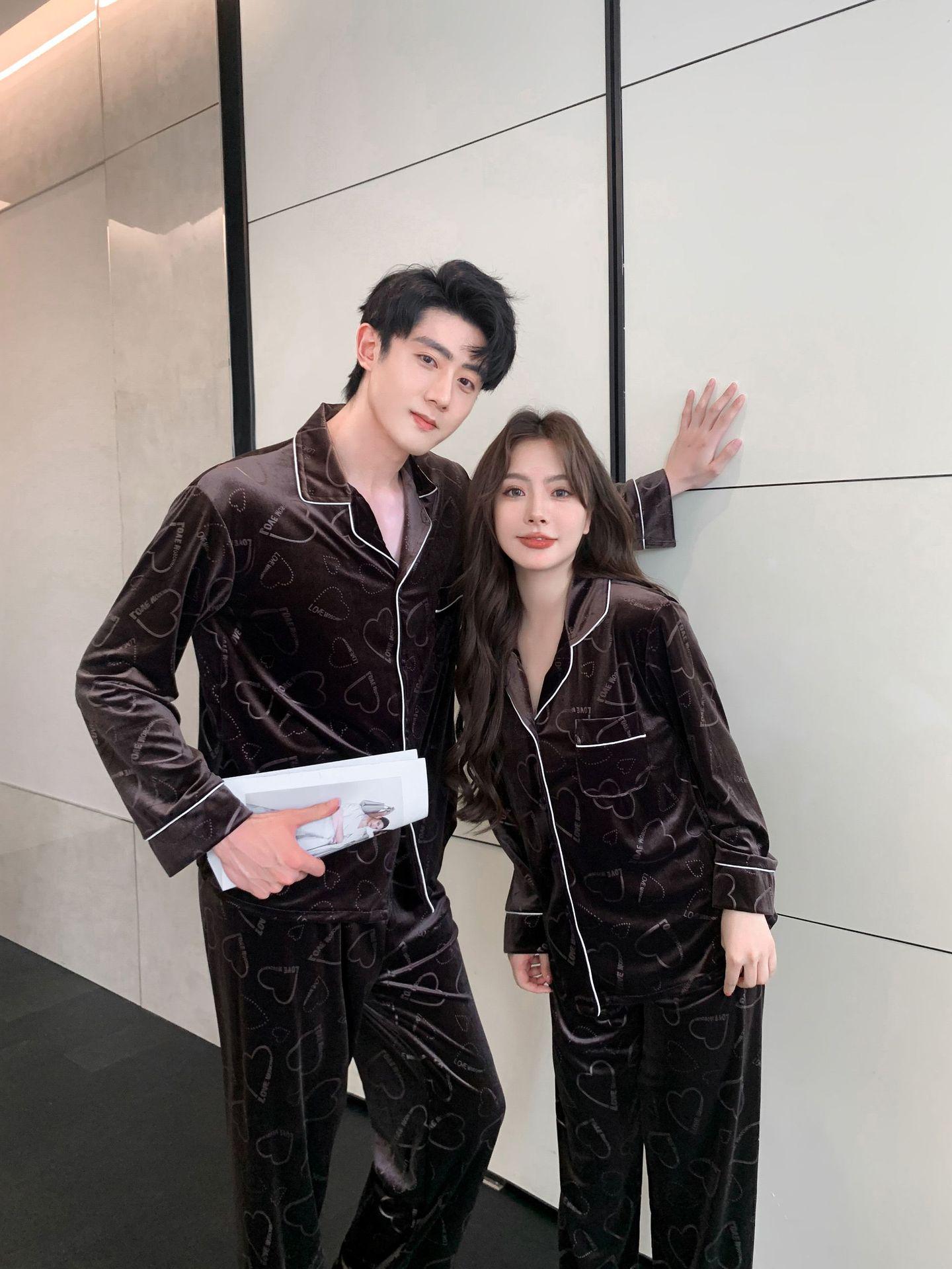 

Осінні та зимові парні піжами з золотого вельвету: Тонкий фліс з тисненням у вигляді сердець, з довгим рукавом, високоякісний домашній комплект для чоловіків та жінок Men s L