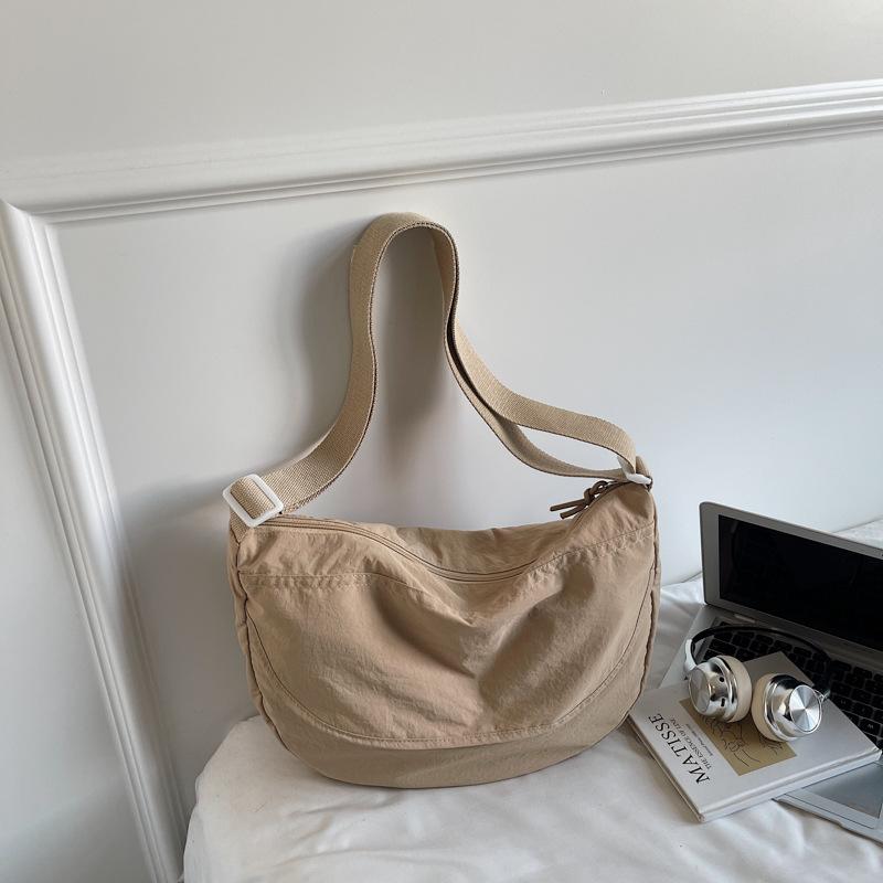 Casual Simple Shoulder Messenger Bag Large Capacity New Dumpling Bag Light and Simple Japanese Dumpling Bag Commuter Bag