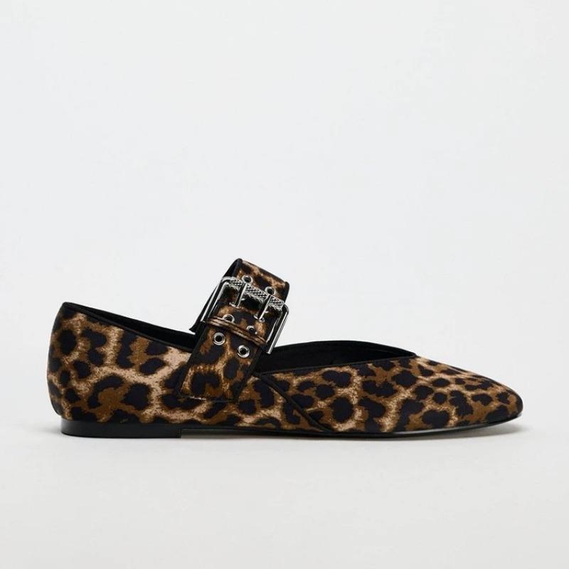 Large size fashion casual flat shoes for women's spring new leopard print buckle fashion casual shoes for women