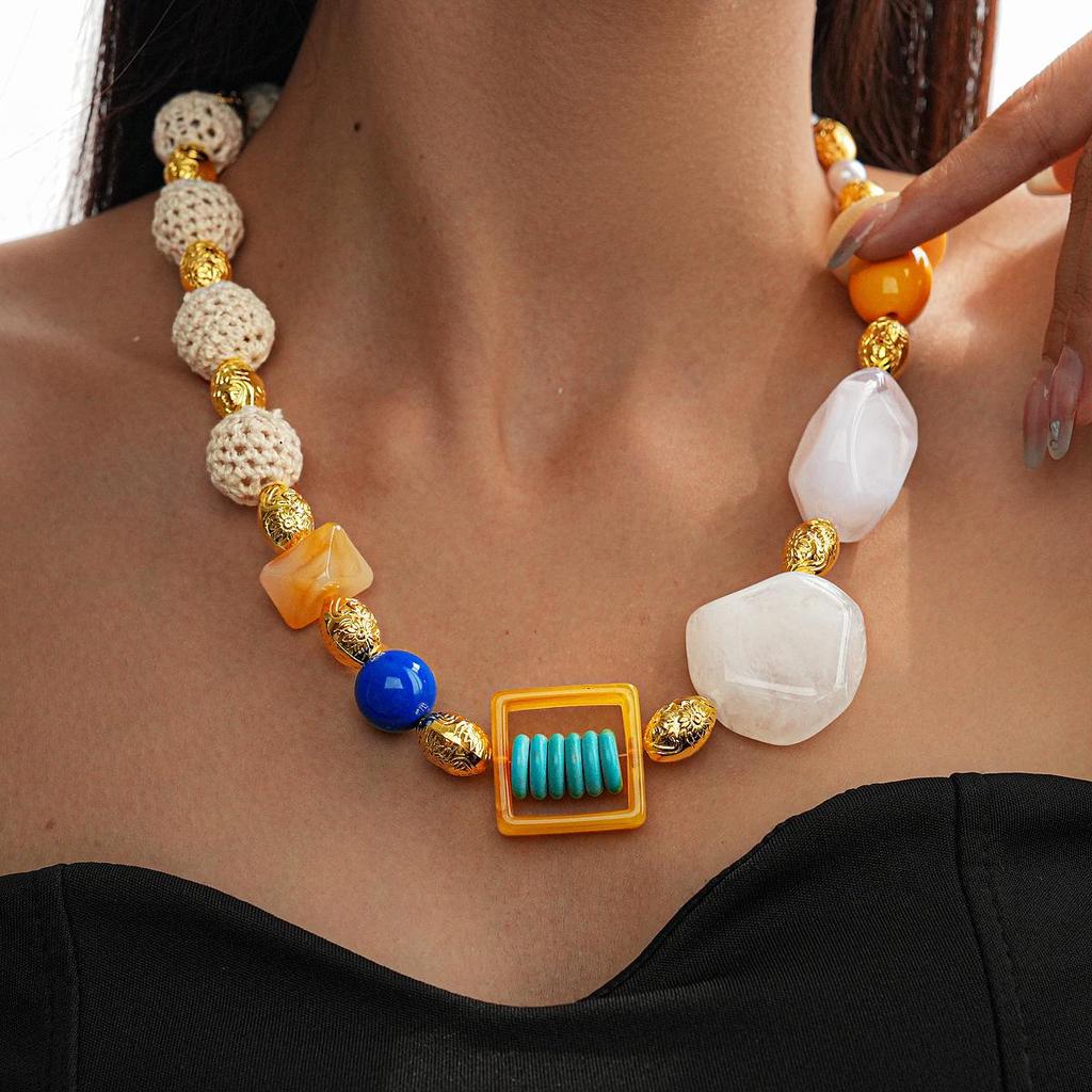 Elegant Acrylic Glass Beaded Pearl Necklace for Women – Versatile and Sophisticated Accessory