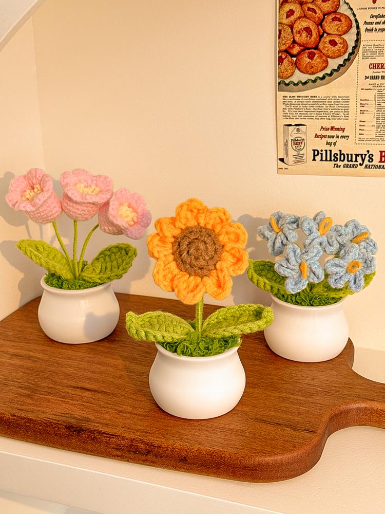Sunflower Hand-Knitted Woolen Yarn Bouquet - Small Decorative Gift for Home