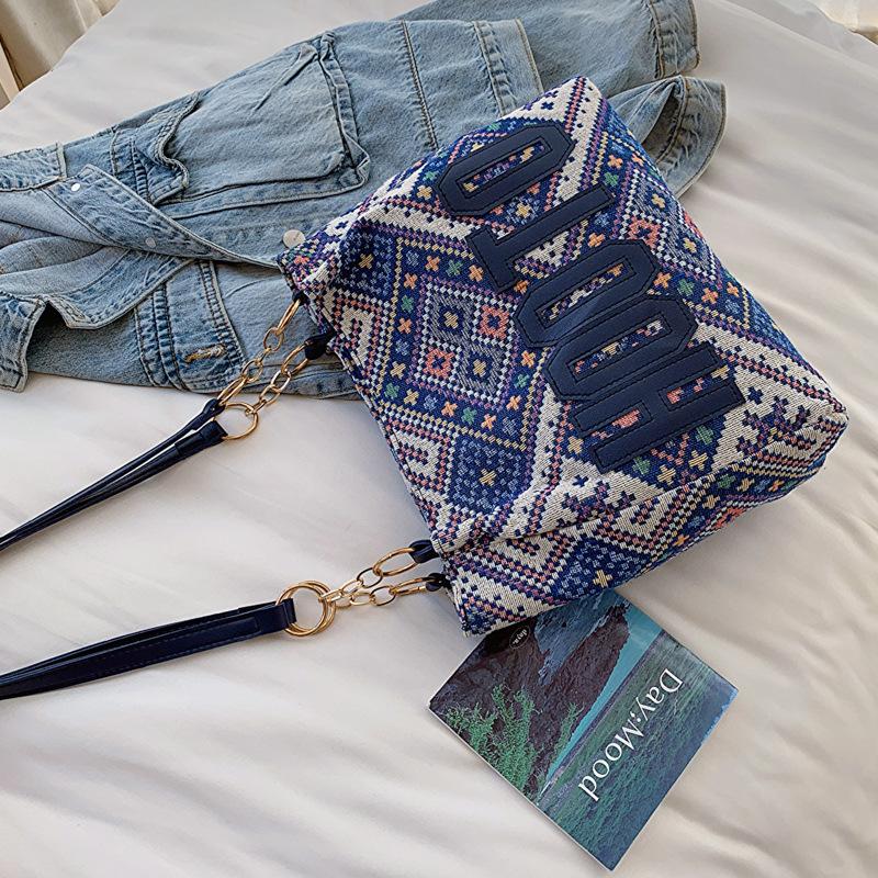 

Trend casual commuter armpit bag 2025 autumn new foreign style shoulder bag fashion simple letter tote bag women синий