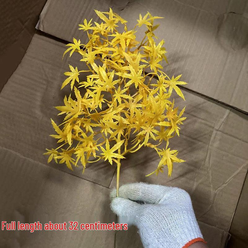 Ramură Artificială de Pin cu Frunze de Arțar și Accente de Chiparos