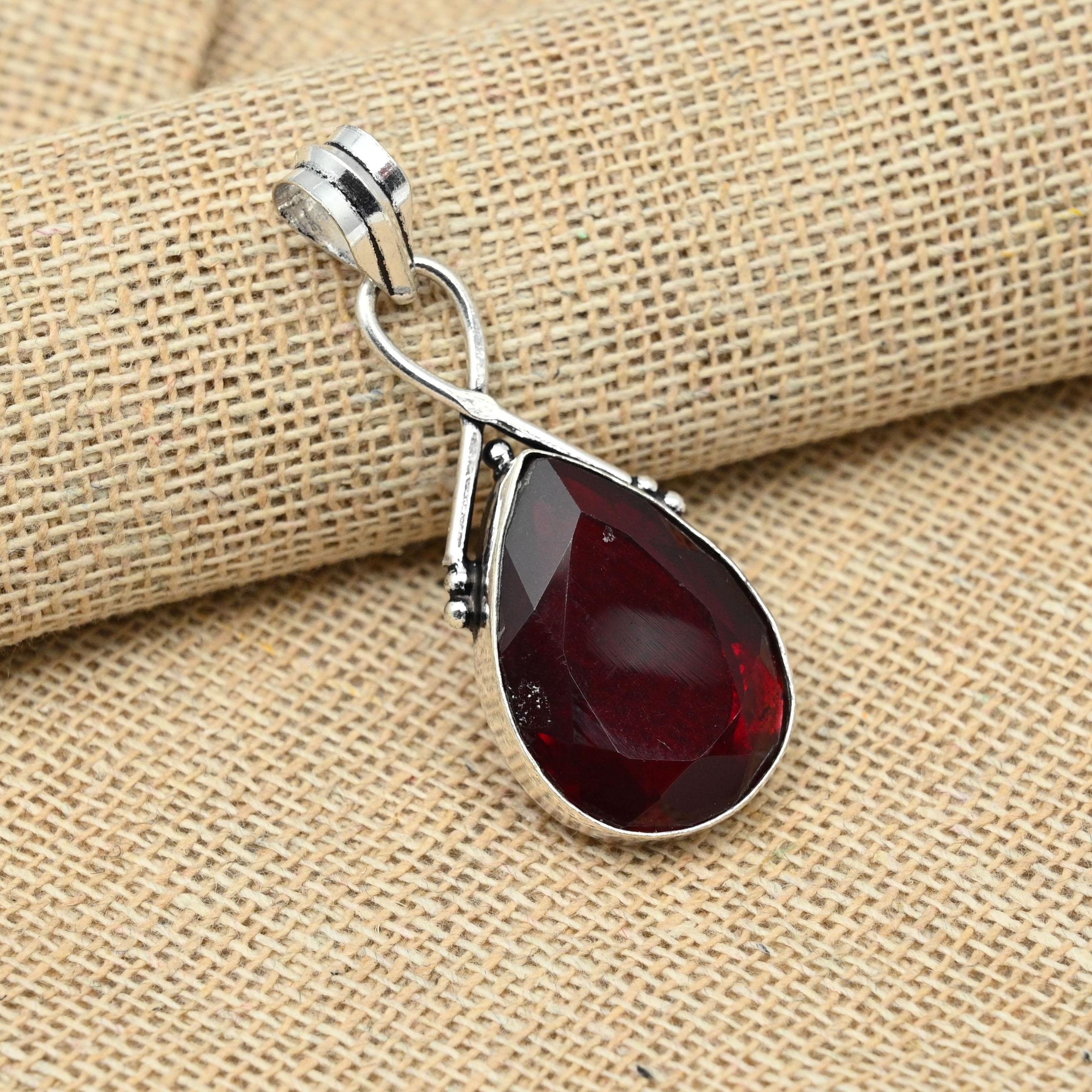 

Удивительный красный гранатовый драгоценный камень, твердый стерлинговый серебристый стерлинговый серебристый стерлинговый серебристый 925 пробы, ювелирный подарок, кулон 1.96 Inches красный