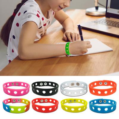 2 Stück Silikon-Charm-Armbänder für Kinder Verstellbares Armband mit Löchern Schuh