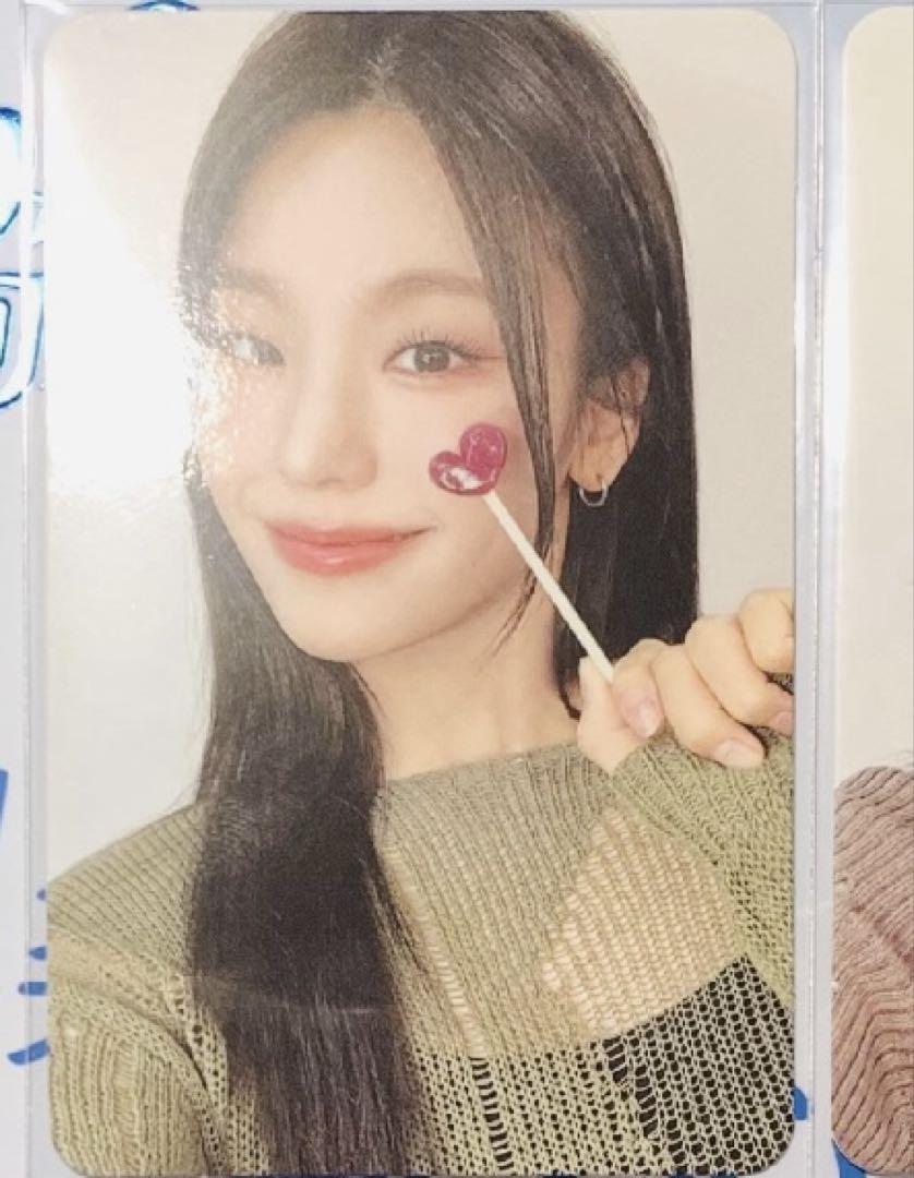 

[USED] ITZY Yeji GOLD Makestar Limited Edition Heart Trading Card