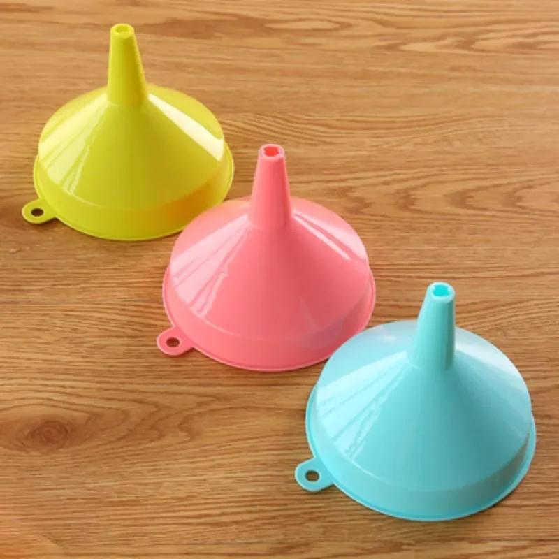 

Кухонные воронки многоцелевые пластиковые новые кухонные принадлежности длинноручковые кухонные принадлежности кухонные принадлежности случайный цвет