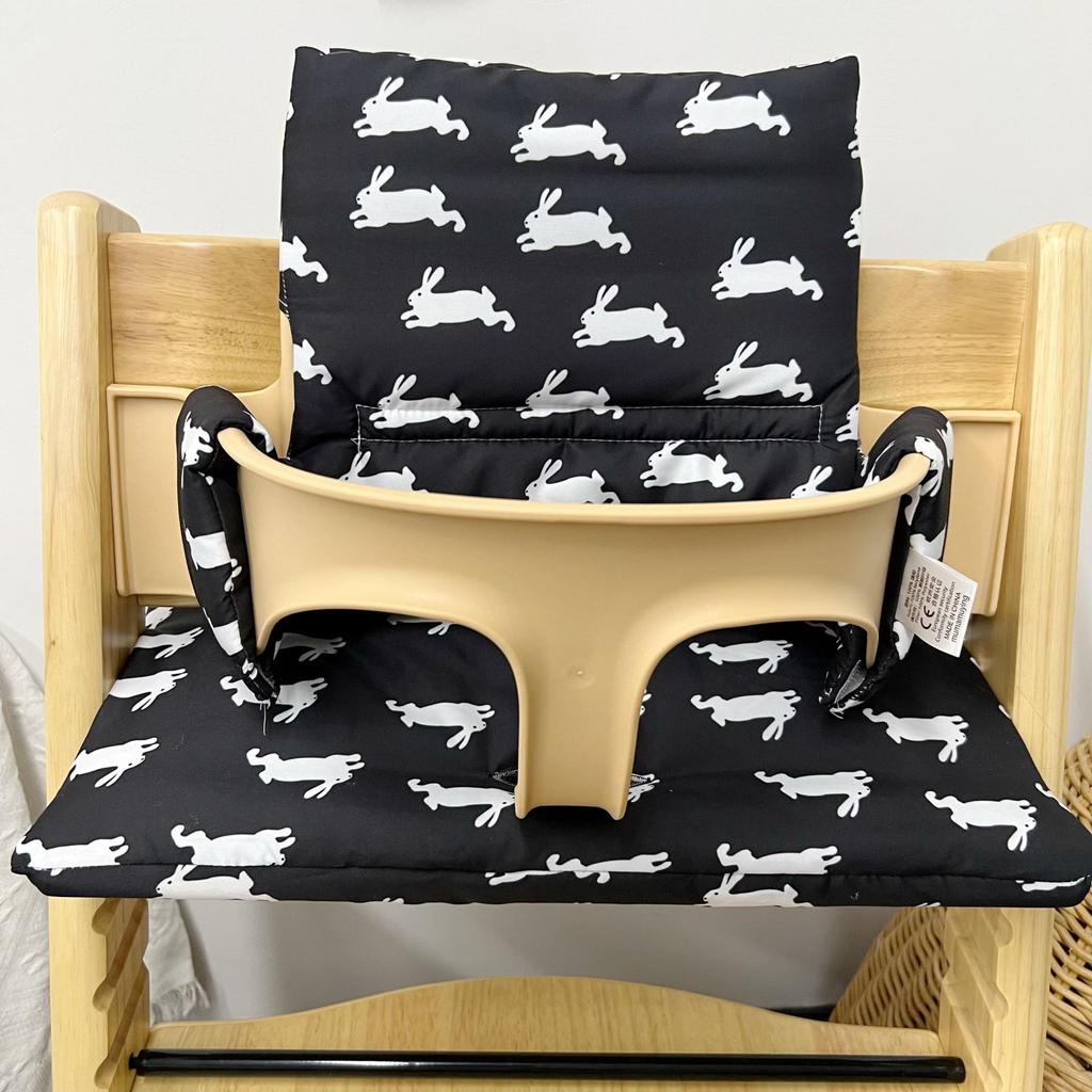 Stokke Kinder-Esszimmerstuhl: Neuer Stil, schmutzabweisend, verdicktes, tragbares, abnehmbares Kissen mit Rückenlehne