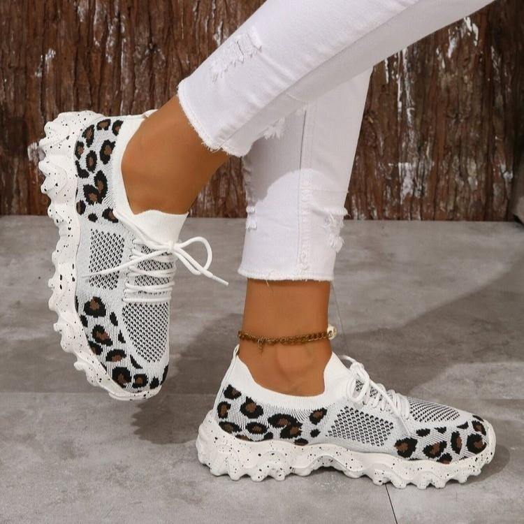 Large size fly-woven sports shoes spring and autumn new round head thick sole wavy sole leopard print color matching shoes