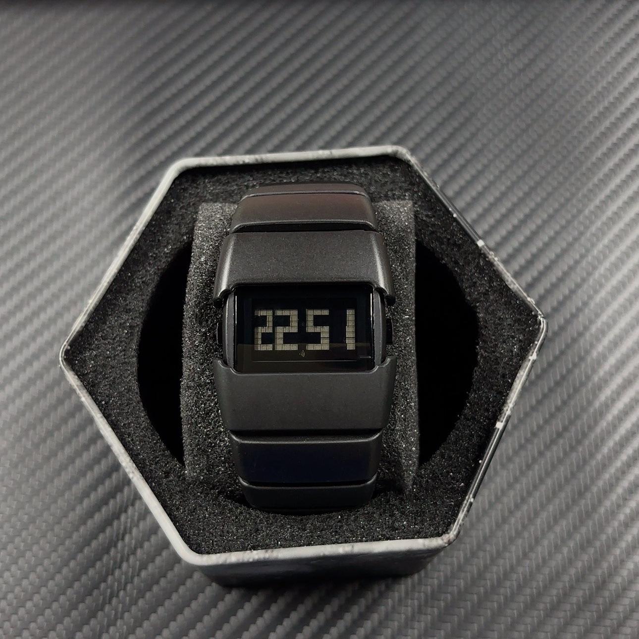 Средневековые часы тысячелетия особой формы Винтажные квадратные часы Нишевый тренд Светящиеся цифровые персонализированные электронные часы