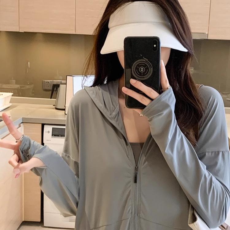 Women's Ice Silk UV Protection Hooded Cardigan - Summer Thin, Breathable, Loose-Fit, Slimming, Versatile.