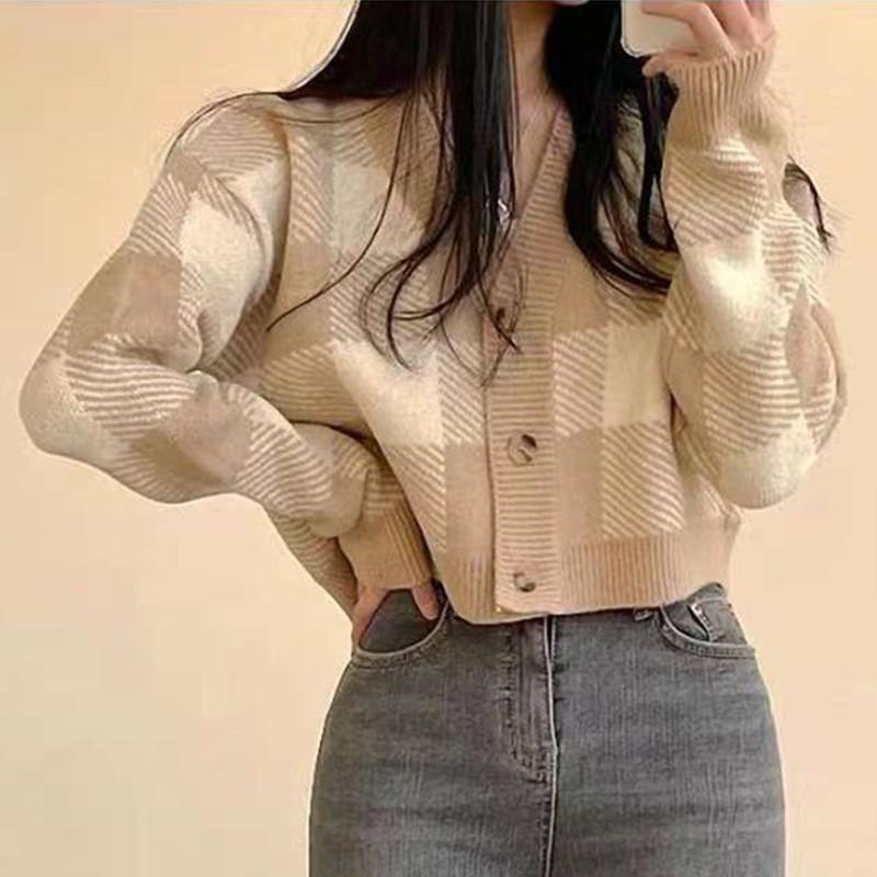 Contrasting color short plaid sweater jacket women's autumn and winter 1011 new Korean style chic temperament knitted cardigan top
