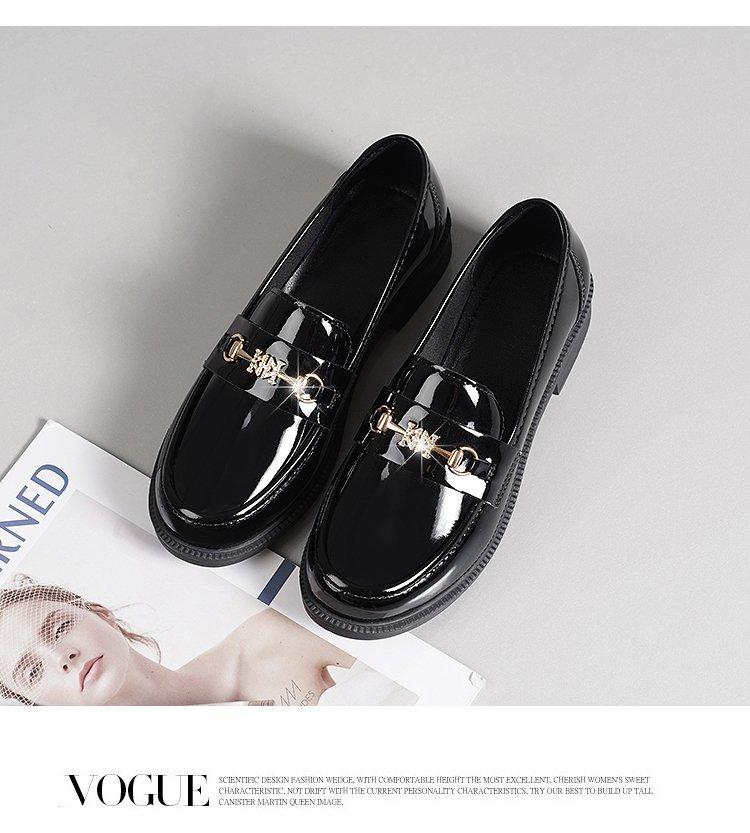 Chaussures en cuir verni à petit talon épais style britannique pour femmes 2025 printemps nouvelles chaussures de travail noires Doudou chaussures plates