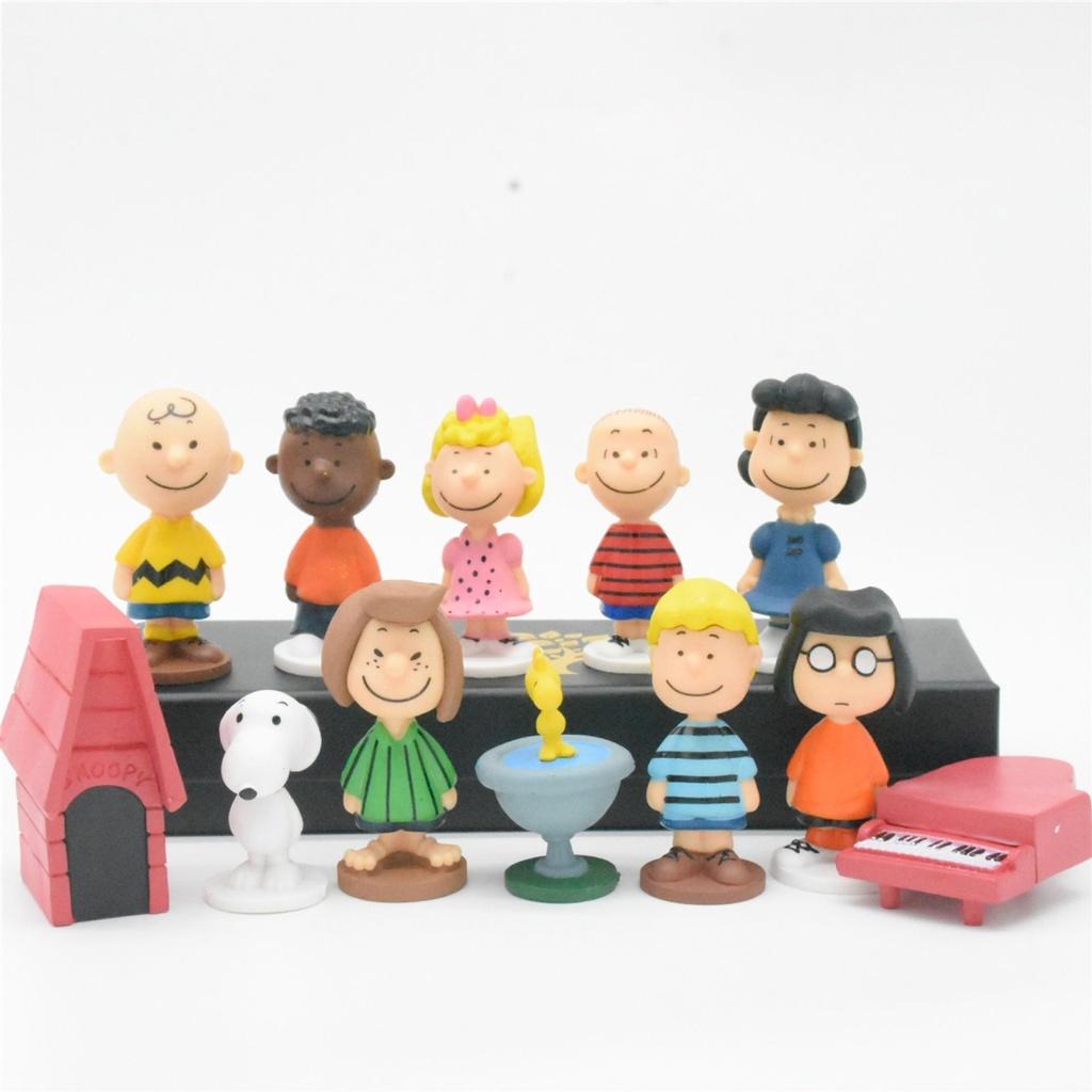 Conjunto de 12 Toppers de Bolo do Snoopy Decore Sua Festa Com a Turma do Peanuts!