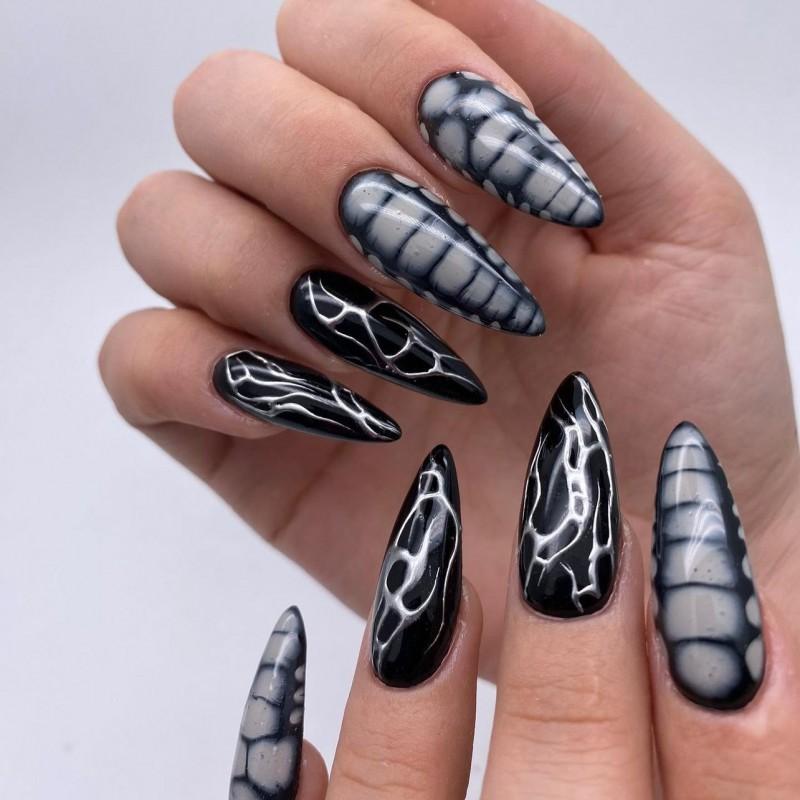 

European American Crocodile Patterned Nail Patches Finished Art Fake Nails Cracked