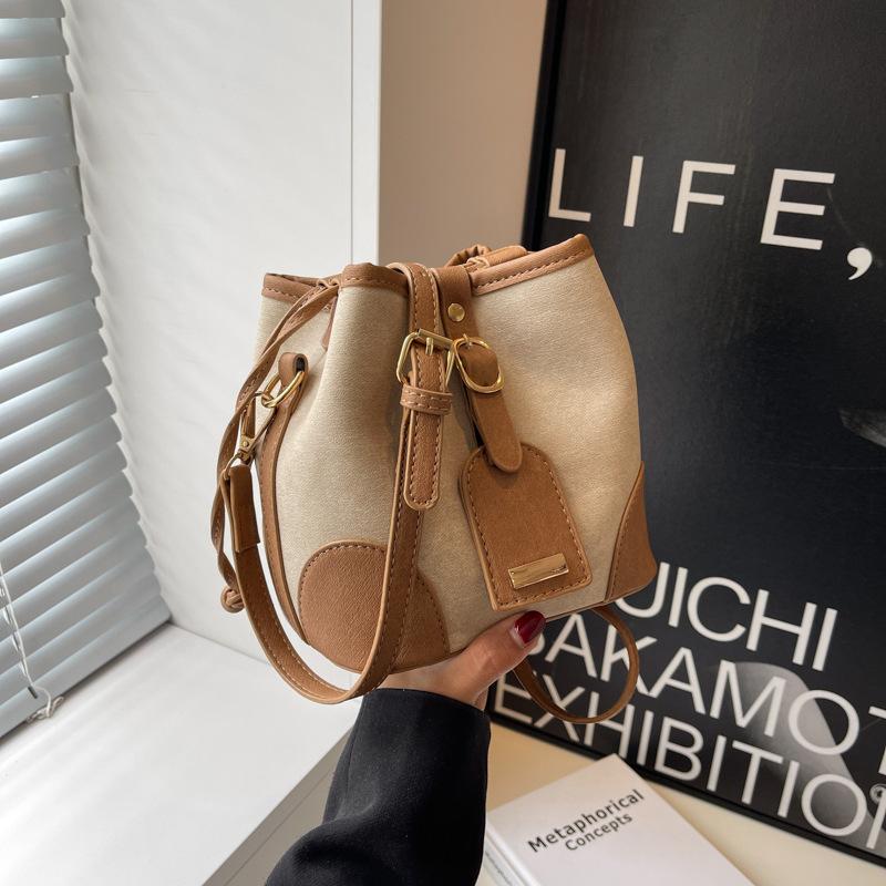 

Универсальная женская сумка через плечо ins, новинка 2024 года, модная модная сумка-ведро контрастного цвета в стиле ретро, ​​французская нишевая сумка через плечо