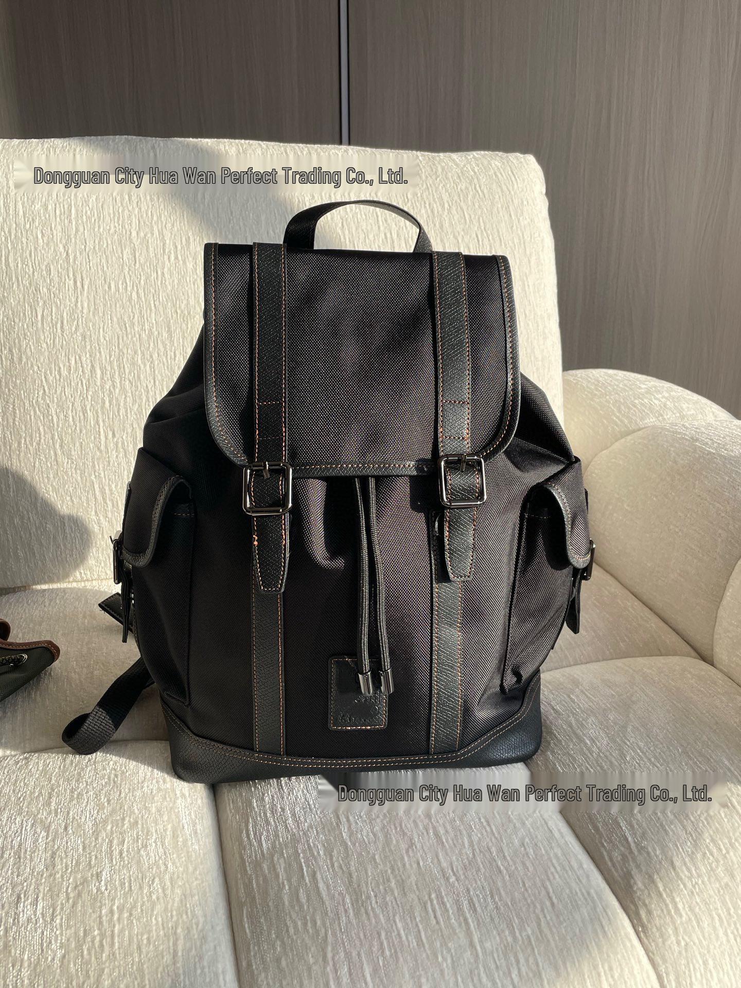 

Xiangjia High-Capacity Men s Backpack: Casual Business Travel & Commuting Mountaineering Bag 31*14.5*43 cm чорний