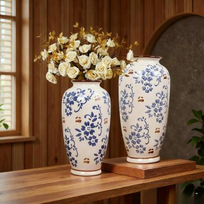 Vaso Pequeno de Porcelana Azul e Branco Vintage para Arranjos Florais – Ornamento Cerâmico Retrô para Exibição na Sala de Estar.