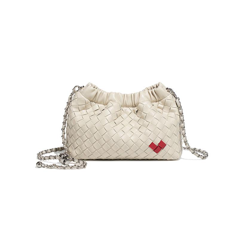 

New woven pleated cloud bag fashionable and casual versatile Xiaoxiangfeng oblique span bag niche design love shoulder bag