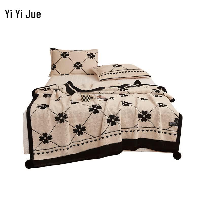 Yiyiai Black and White Panda Flannel Blanket